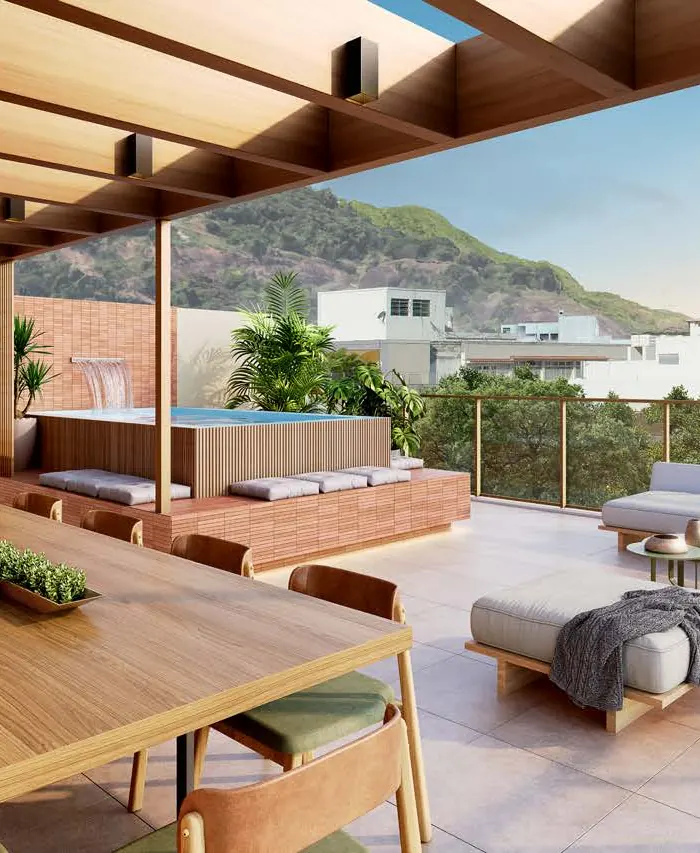 Terraço de cobertura dúplex do Dom Park Residencial com pergolado, mesa de jantar e piscina com vista para a montanha