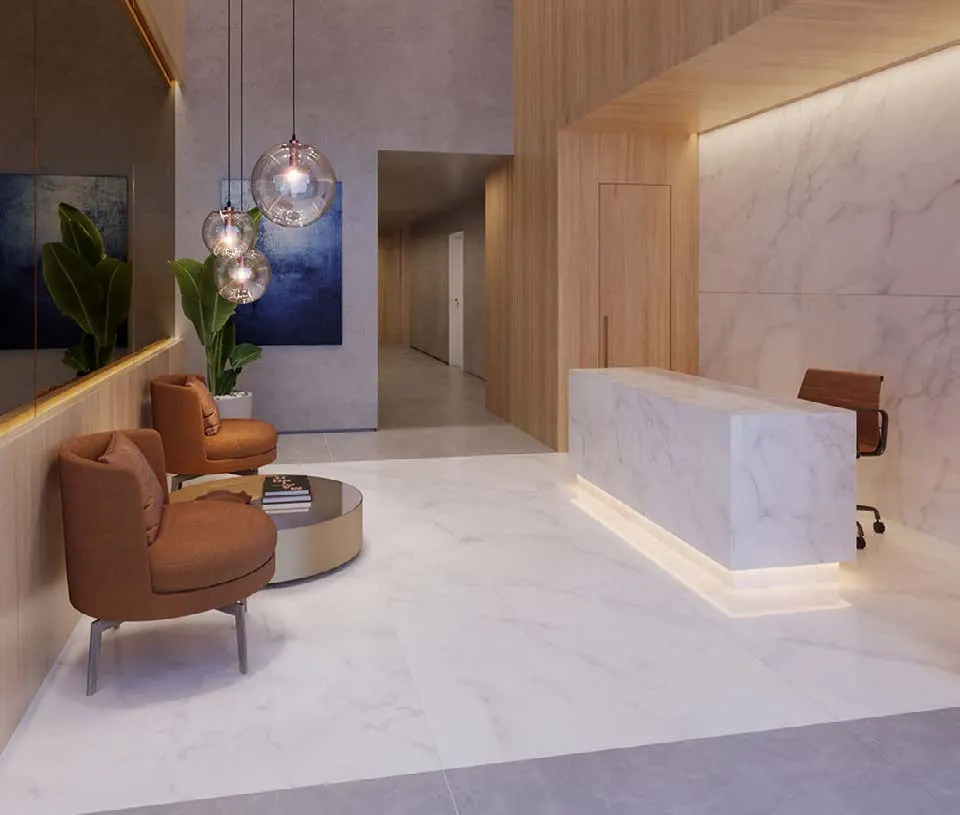 Lobby do Dom Park Residencial com balcão em mármore, poltronas e luminárias de vidro